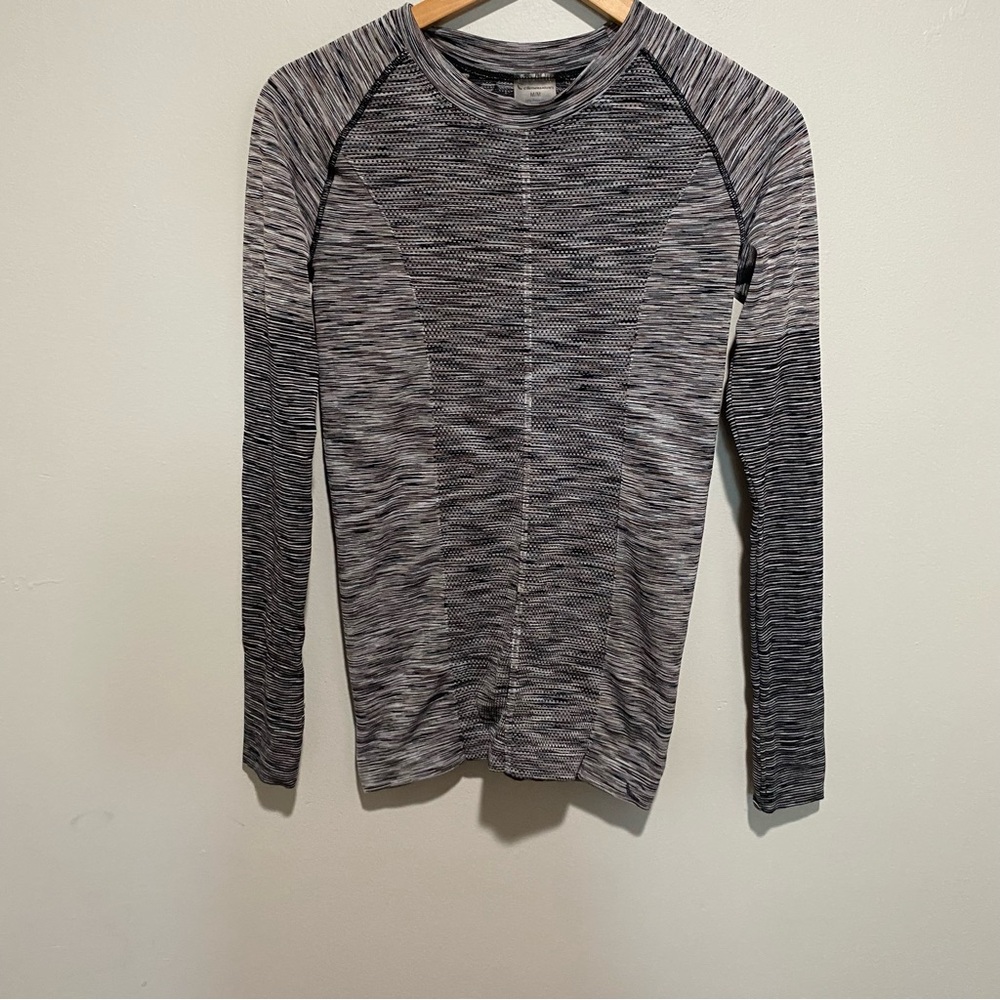 Climawear Athletic Seamless Long Sleeve Gray and Black Stretch Top Size M